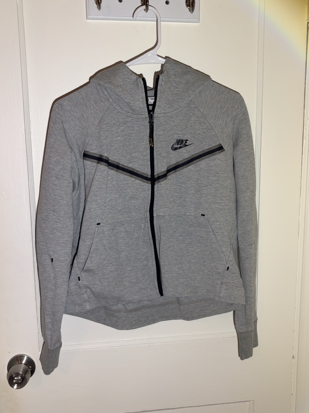 Nike Tech Fleece Gray Full Zip Hoodie – Size Small